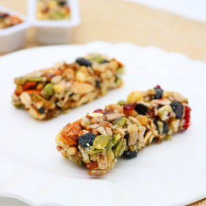 正宗新疆纯手工切糕玛仁糖 坚果糕点 300g独立包装 26.9元包邮 新疆直发